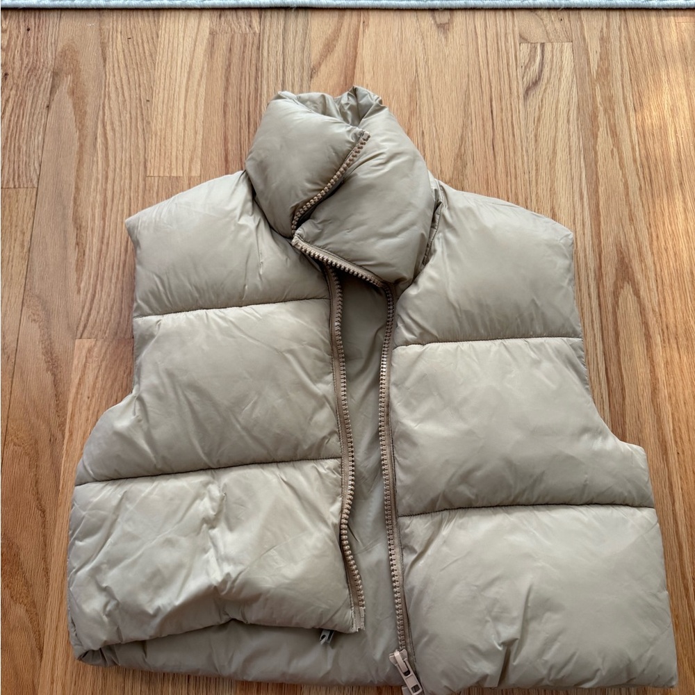 basic cropped beige vest
